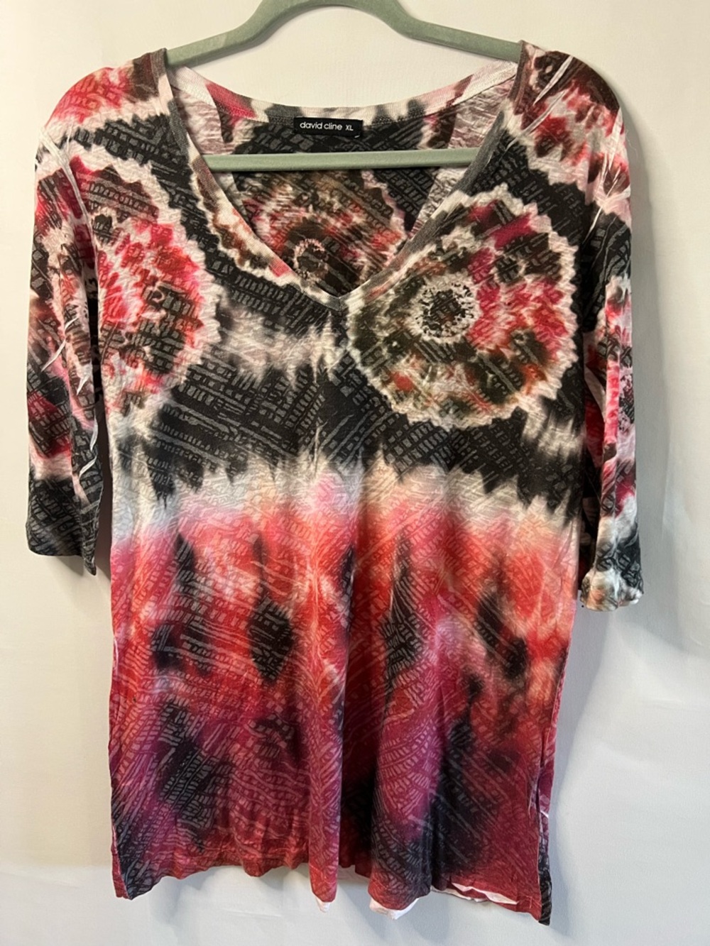 David Cline Tie Dye Top XL Red Black 3/4 Sleeve V Neck Stretch USA